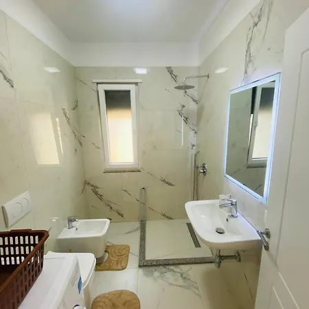 Downtown Gem 2 Apartment Shkoder
